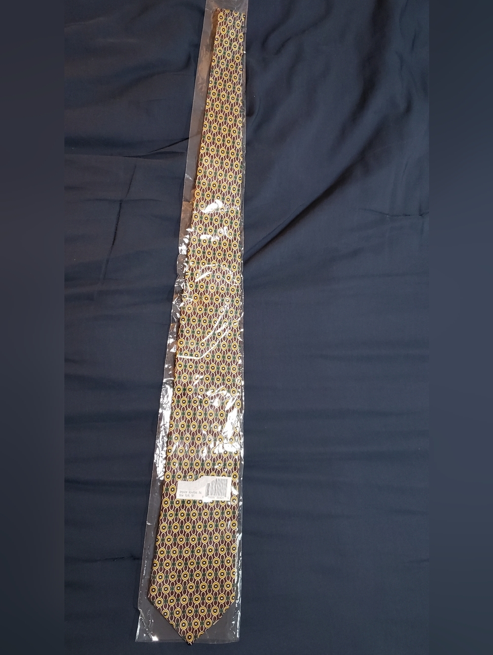 NWT Men's Geometric Pattern Silk Tie in Gold and Navy